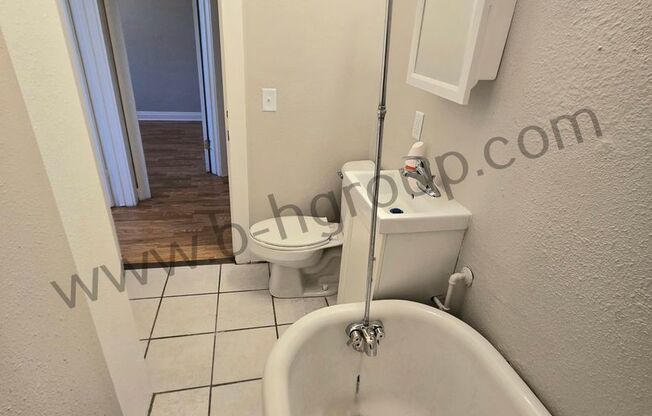 2 beds, 1 bath, 525 sqft, $1,095, Unit Apt 3