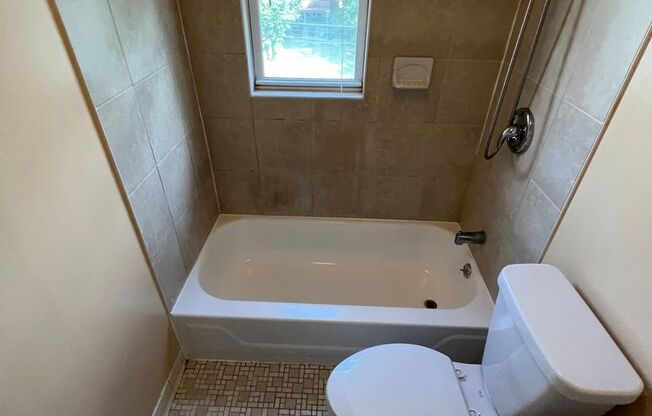 3 BDRM 1.5 BTH in Baltimore City Sinclair Ln