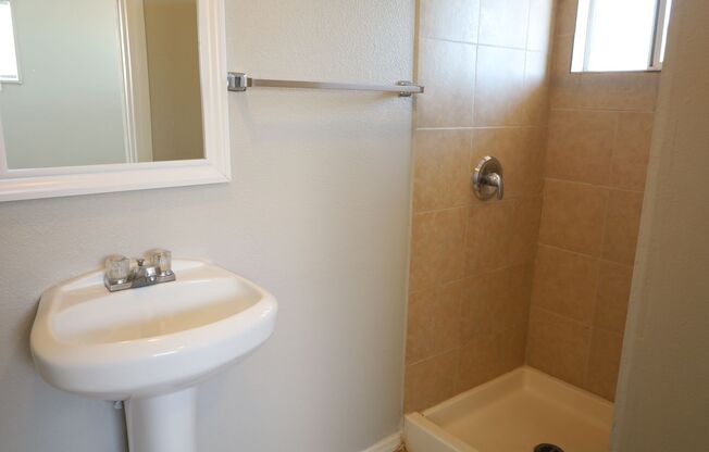 3 beds, 2 baths, $1,650