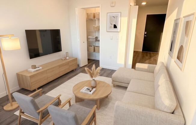 Studio, 1 bath, 363 sqft, $1,394, Unit 12