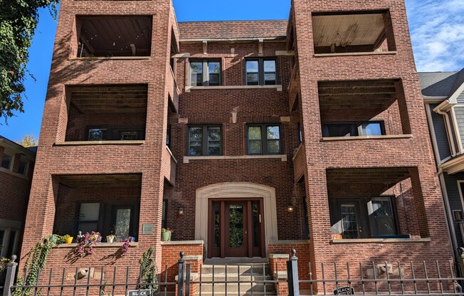 4421 N PAULINA