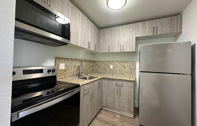 2 beds, 1 bath, 850 sqft, $1,925, Unit F106