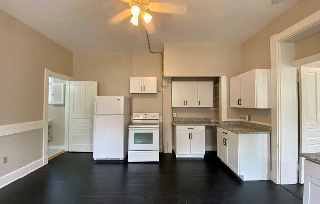 2 beds, 1 bath, 800 sqft, $1,600, Unit Unit 2