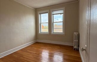 2 beds, 1 bath, $950, Unit 203