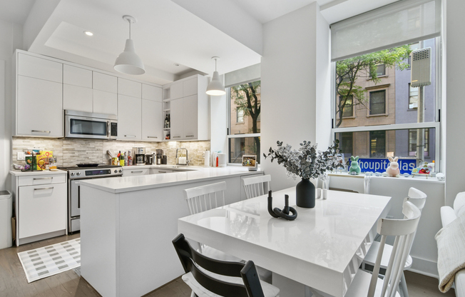 416 W 52 ST