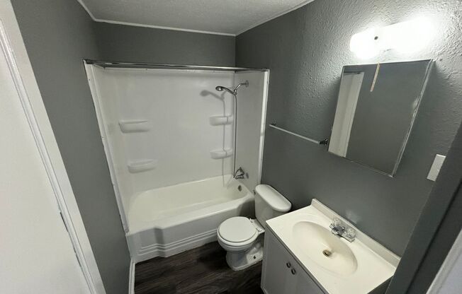 2 beds, 1 bath, 695 sqft, $750, Unit B3