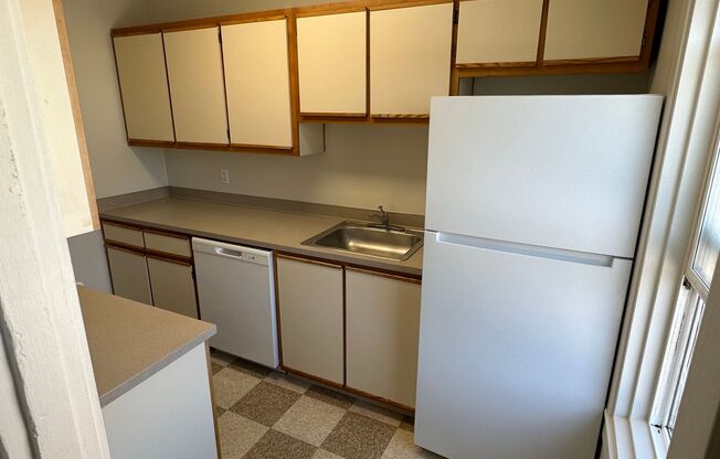 Studio, 1 bath, 400 sqft, $750, Unit 406