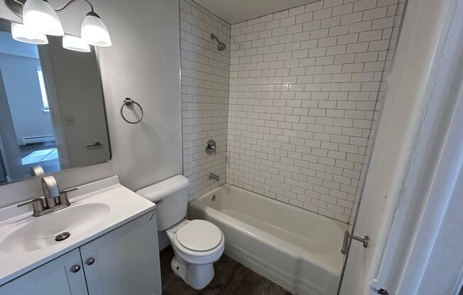 2 beds, 1 bath, $1,325, Unit 108