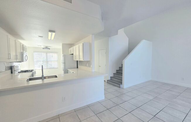 3 beds, 3 baths, $1,850, Unit Unit 1015 UNIT B BLDG 7