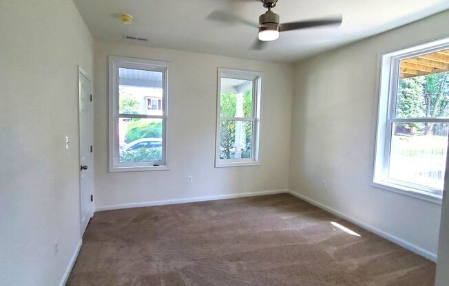 3 beds, 1 bath, $1,800, Unit 5511 Carter Ave. Unit 1