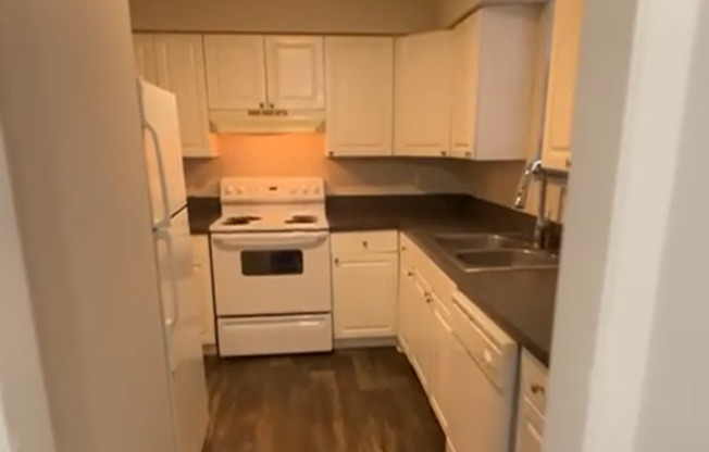 2 beds, 2 baths, 950 sqft, $1,300, Unit 209