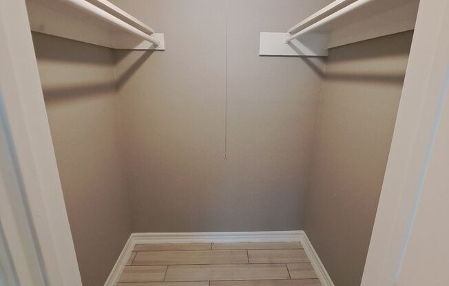 2 beds, 2 baths, 926 sqft, $1,187, Unit 2423