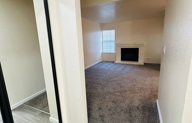 2 beds, 1 bath, 875 sqft, $1,700, Unit 07