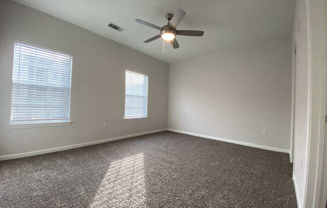 bedroom with ceiling fan and carpet
