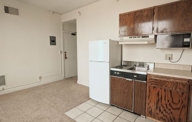 Studio, 1 bath, 200 sqft, $445, Unit 522