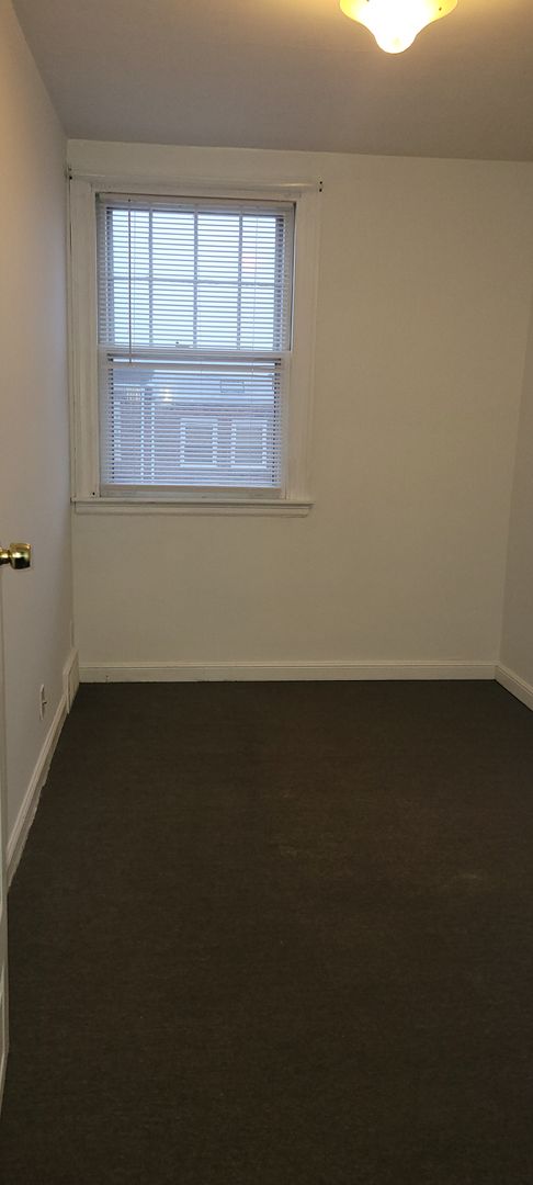 3 beds, 1 bath, $1,300