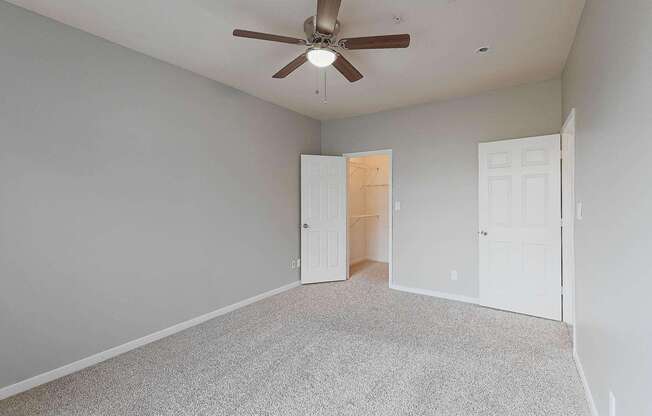 2 beds, 1 bath, 912 sqft, $1,516