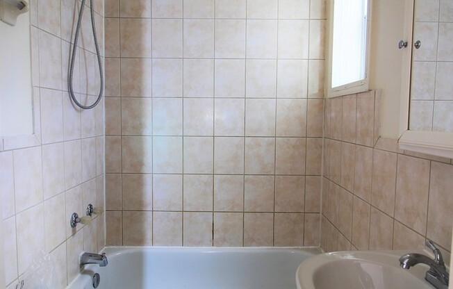 1 bed, 1 bath, 11 sqft, $1,075, Unit #2C
