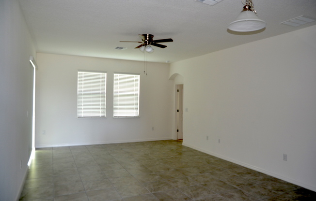 Nice 4/2 House with 2-Car Garage in Stonewood Estates of St. Cloud