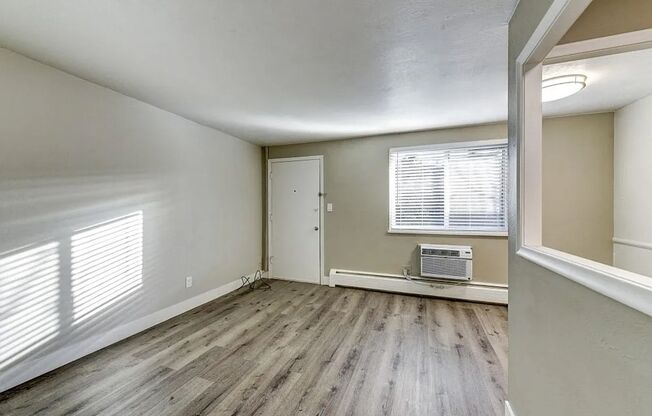 1137 Columbine St – Charming 1-Bedroom Apartments in a Historic Congress Park Building!