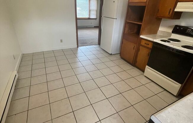 2 beds, 1 bath, 903 sqft, $1,240, Unit M-5