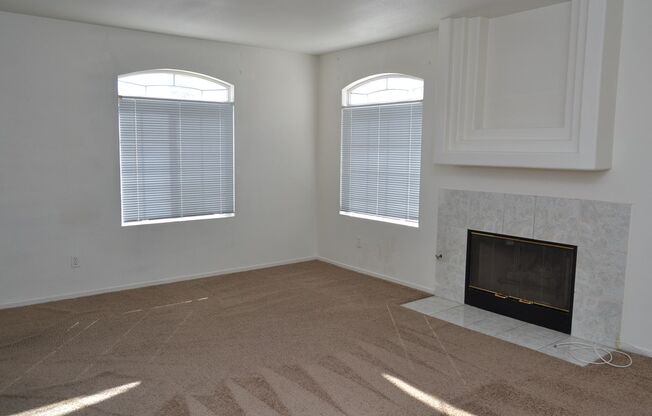 SW - ROOMY 3 BEDROOM 2.5 BATH TOWNHOME - 89147