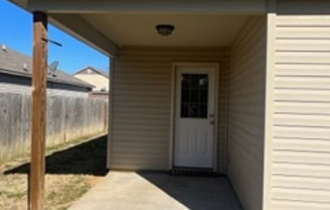 3 beds, 2 baths, $1,350