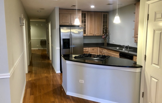 955 N ASHLAND AVE