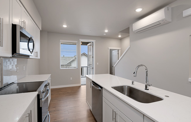 3 beds, 3.5 baths, $3,700, Unit 4