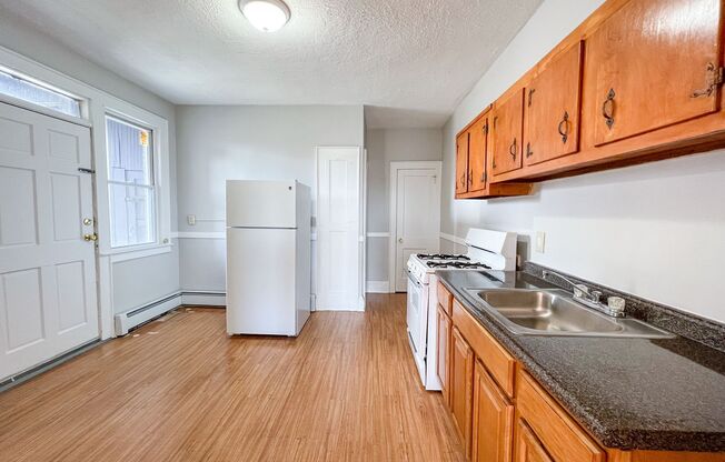 1 bed, 1 bath, $1,230, Unit 9