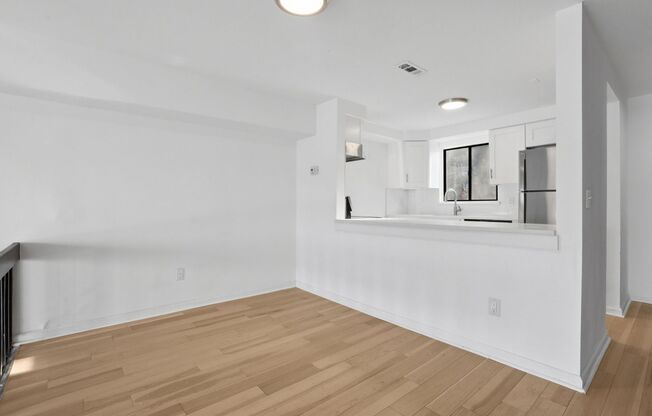 2 beds, 1 bath, 900 sqft, $1,600, Unit 512