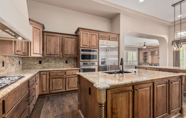 Luxurious 2 Bed, 2.5 Bath Home in Queen Creek with Unique Features & Outdoor Oasis!