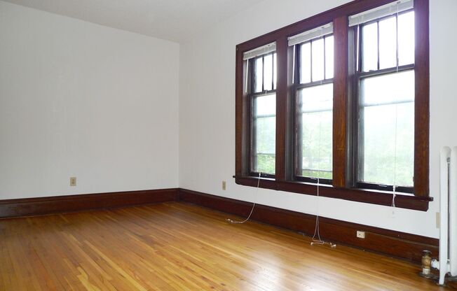 1 bed, 1 bath, 410 sqft, $975, Unit 4 - 21