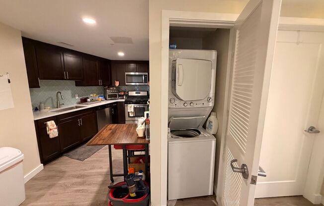 2 beds, 1 bath, 826 sqft, $2,600, Unit 410