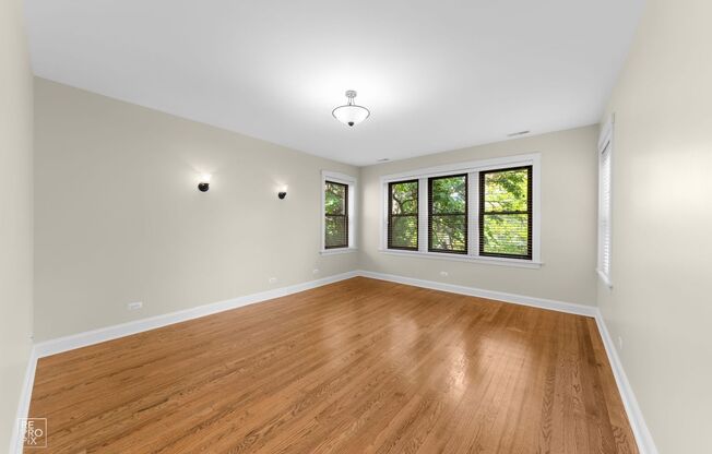 2-Bedroom Gem in Oak Park Historic District