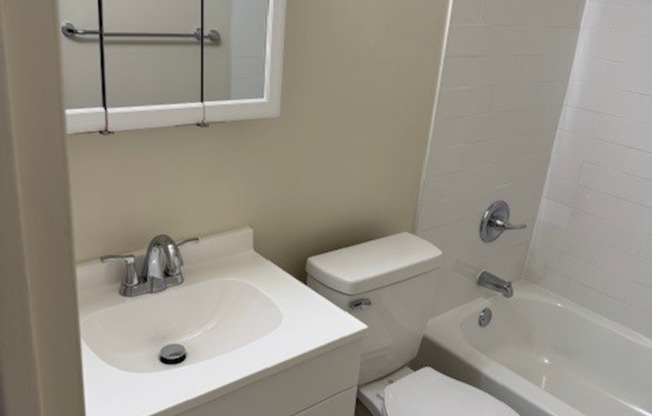 1 bed, 1 bath, 715 sqft, $1,600, Unit 00 - K- 2