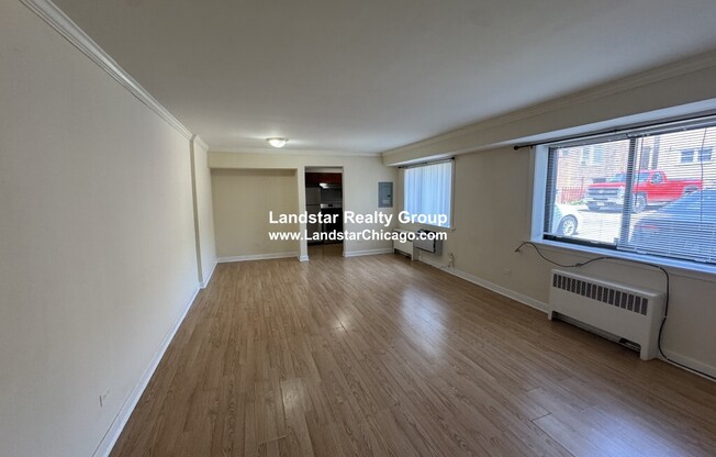 2704 W LUNT