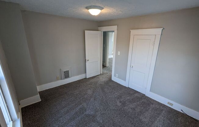 3 beds, 1 bath, $995