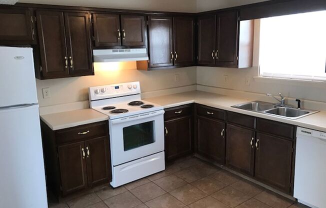 2 beds, 1.5 baths, 1,100 sqft, $940