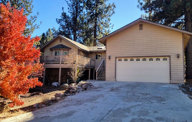 One Level 3 Bedroom 2 Bath Close to Fern Lake & Village Center!