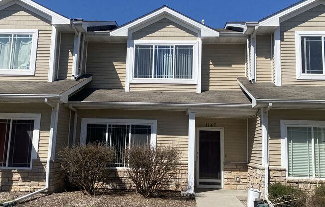 1147 NE 7th Ln - Townhome w/ Attached Garage For Rent