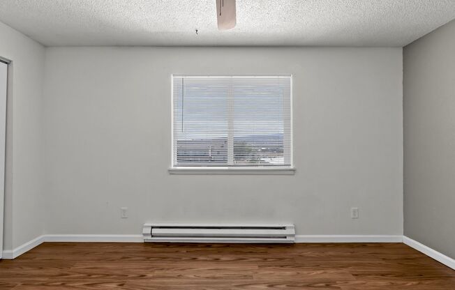 Bright 2 Bedroom Apartment – Prime Location!