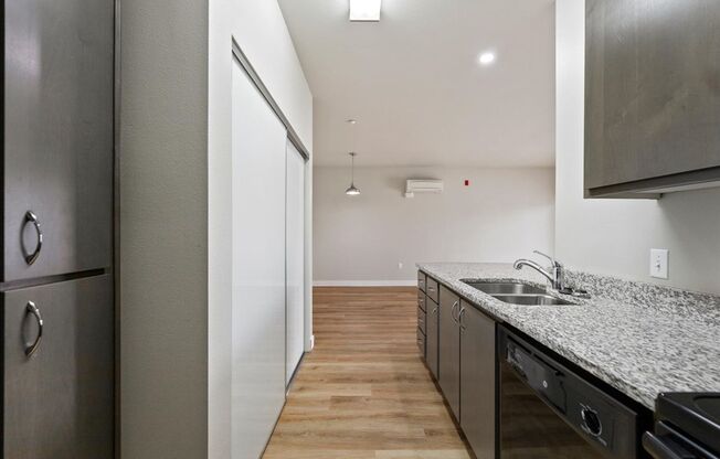 1 bed, 1 bath, 720 sqft, $1,325, Unit 404