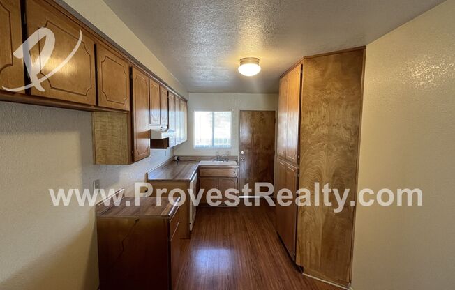 2 beds, 2 baths, 985 sqft, $1,575, Unit Unit E