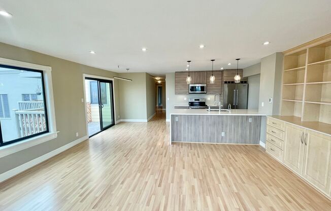 Eureka Valley / Dolores Hts. Luxury Condo w/Views, Deck, Parking – A MUST SEE!