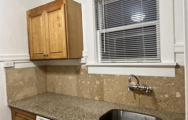 Studio, 1 bath, 313 sqft, $950, Unit 26