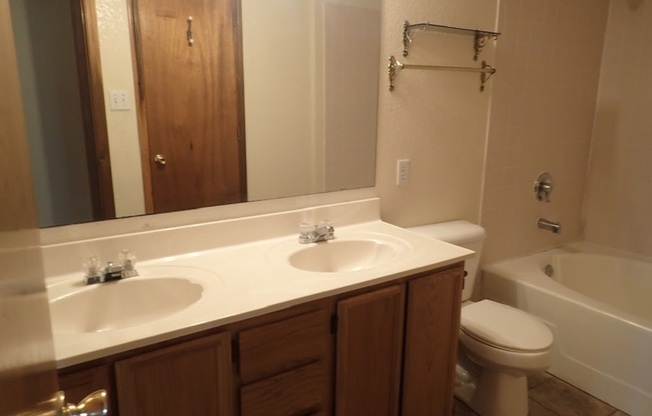 3 beds, 2 baths, $1,595