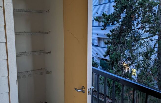 1 bed, 1 bath, 610 sqft, $1,695, Unit A207