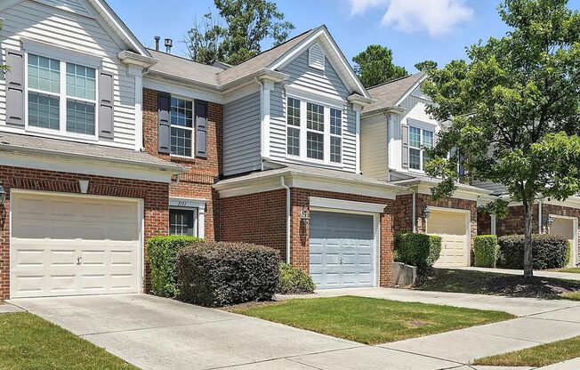 Charming 3BD, 2.5BA Cary Townhome in a Prime Location Near Shopping, Dining, Interstates, and RDU Airport