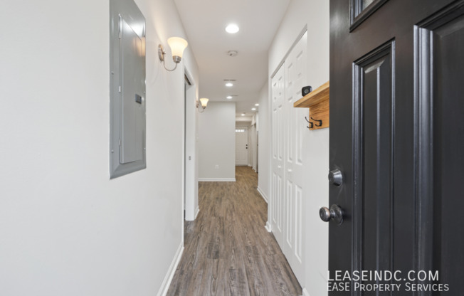 1223 16 ST NE